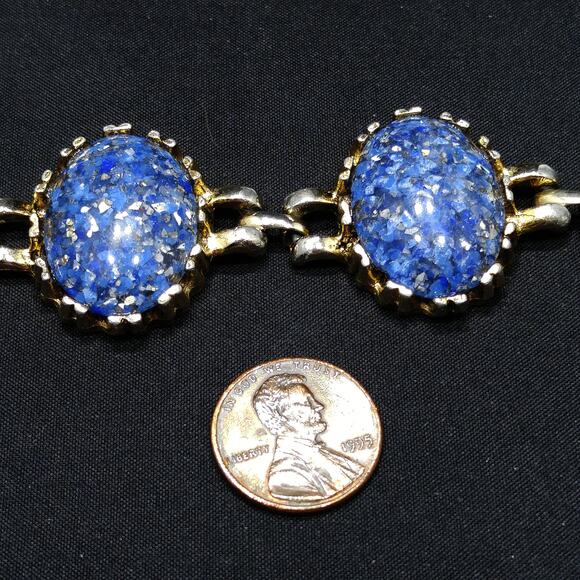 Vintage Blue Lucite Confetti Bracelet, Glitter Flakes, 1950s  Jewelry - Picture 6 of 10